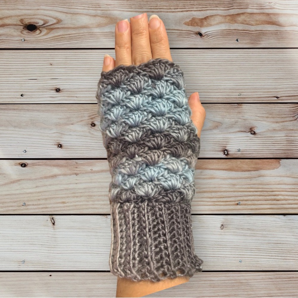 Fingerless crochet gloves